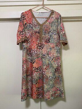 Short sleeve dress w/multi-colors & pockets, size L